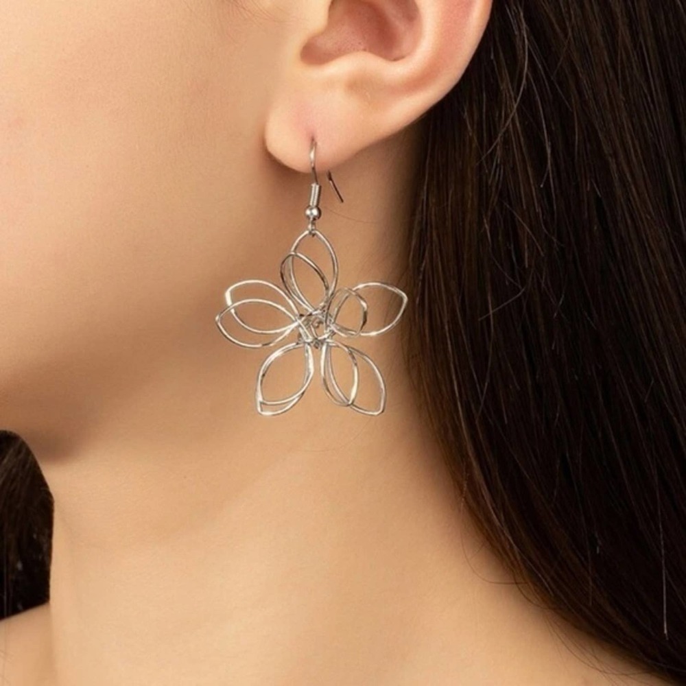 3-D Silver-Tone Flower Earrings BRAND NEW - Picture 2 of 5